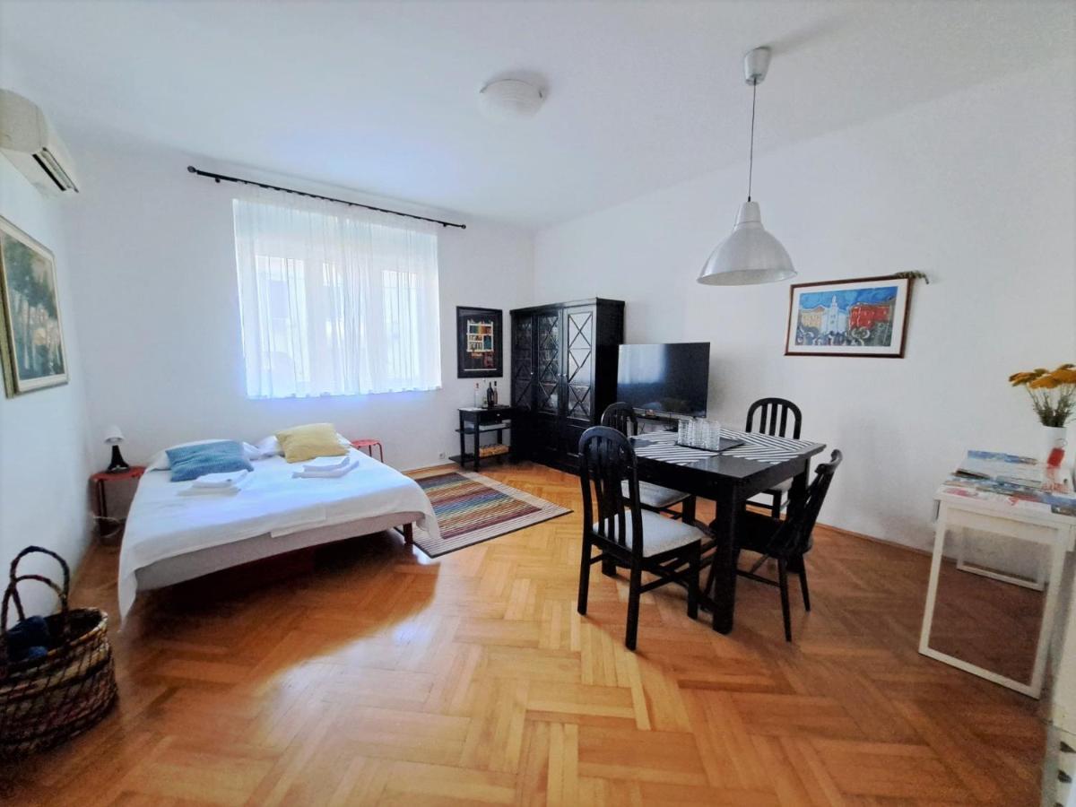 Emaus Garden - City Center & 2 Bth Split Exterior photo